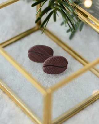 E-shop koti.cz se oblékl do vánočních barev🎄Najdete tam pár novinek, zlaté slavnostní kousky a taky vloni tak oblíbené...